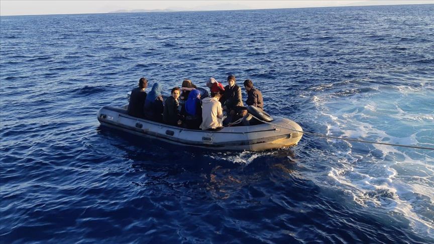 Yunanistan'ın Türk Kara Sularına İttiği Düzensiz Göçmenler İHA İle Tespit Edildi