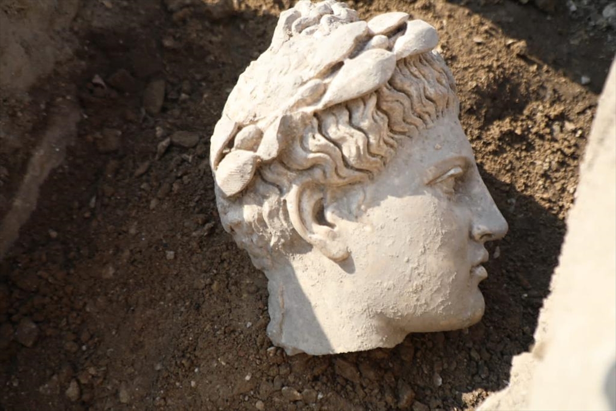Antik Kentte Apollon Heykeli Bulundu