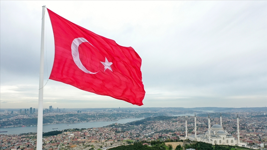 Dumlupınar'da Açılacak 3 Bin 743 Metrelik Türk bayrağını 2 Bin Kişi Taşıdı