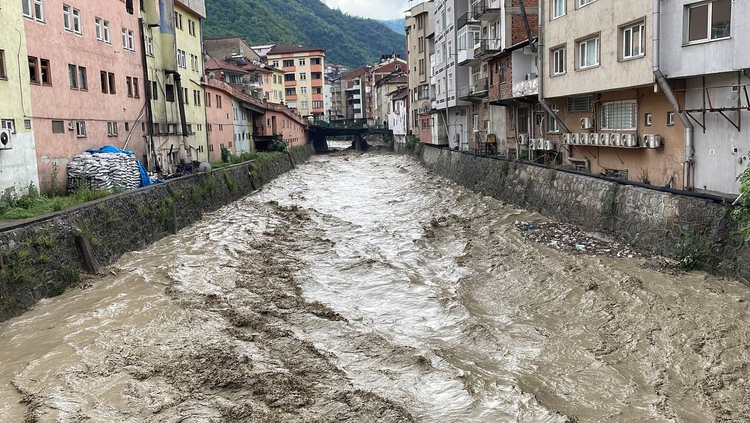 Karabük'te Selden Zarar Gören 12 Bina Yıkıldı