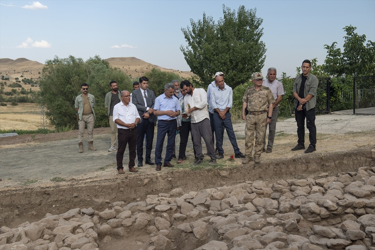 Mehmet Ali Özkan, Tozkoparan Höyüğü'ndeki Kazı Çalışmalarını İnceledi