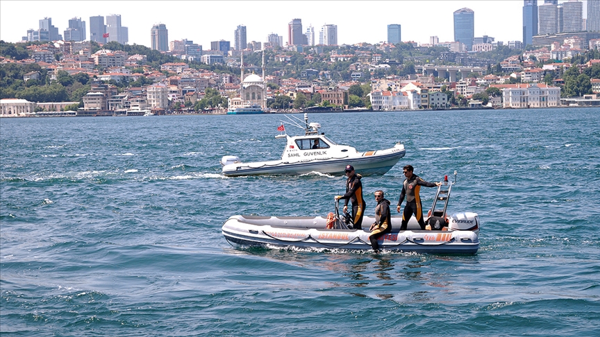 Üsküdar Açıklarında Sürüklenen Tekne Kurtarıldı 