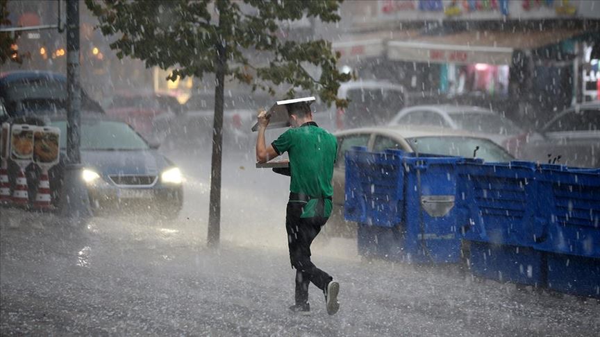 İstanbul'da Gök Gürültülü Sağanak Etkili Oluyor