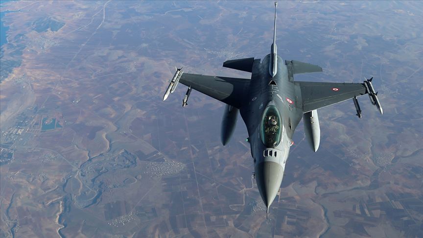 Türk F-16'larını Yunan Uçakları Yine Taciz Etti