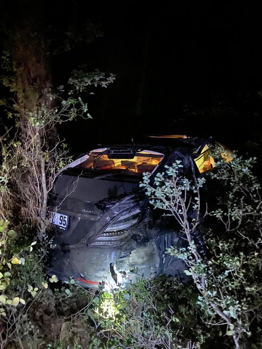 Isparta'da Şarampole Devrilen Otomobildeki 2 Kişi Öldü 1 Kişi Yaralandı