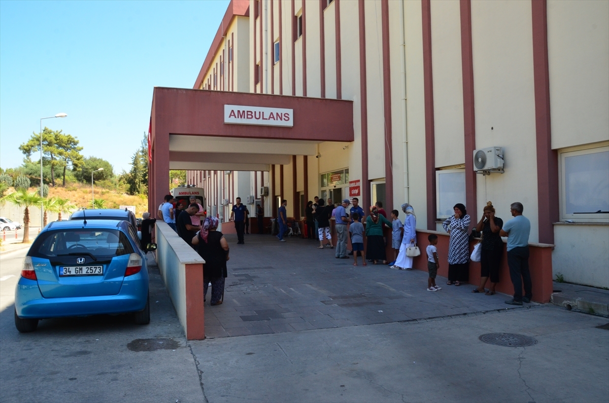 Antalya'da Hastane Acil Servisinde Çıkan Bıçaklı Kavgada 4 Kişi Yaralandı
