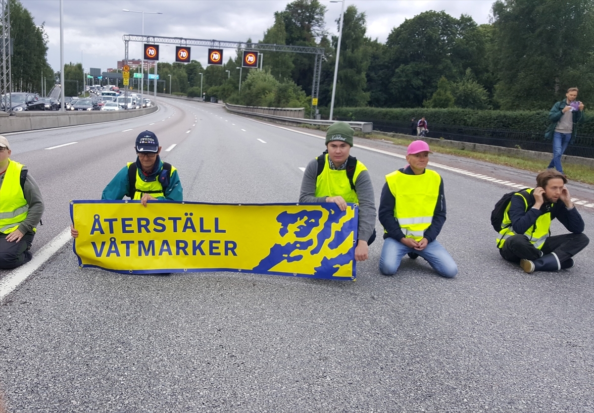 İsveç'te Ambulansın da Olduğu Yolda Trafiği Kesen Aktivistler Hakkında Soruşturma