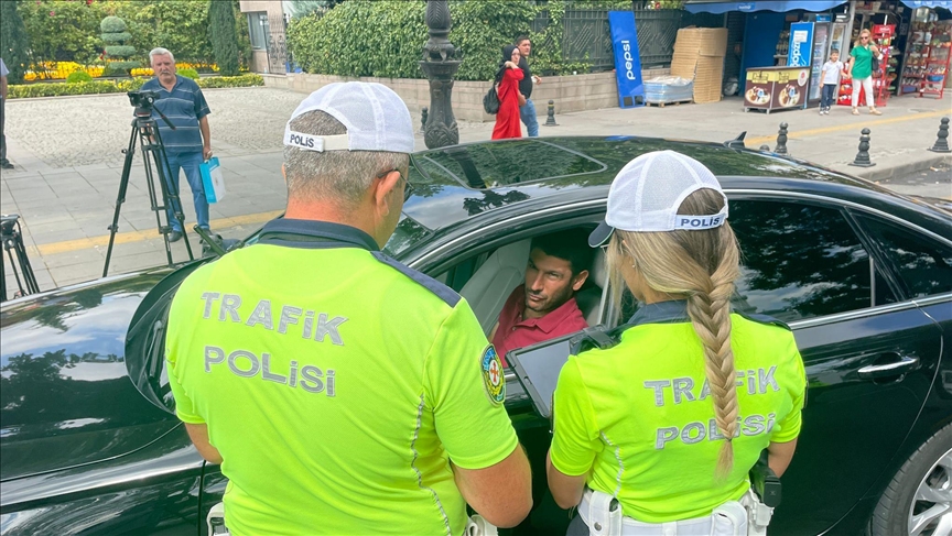  Ankara'da Çakarlı Araç Kontrolü