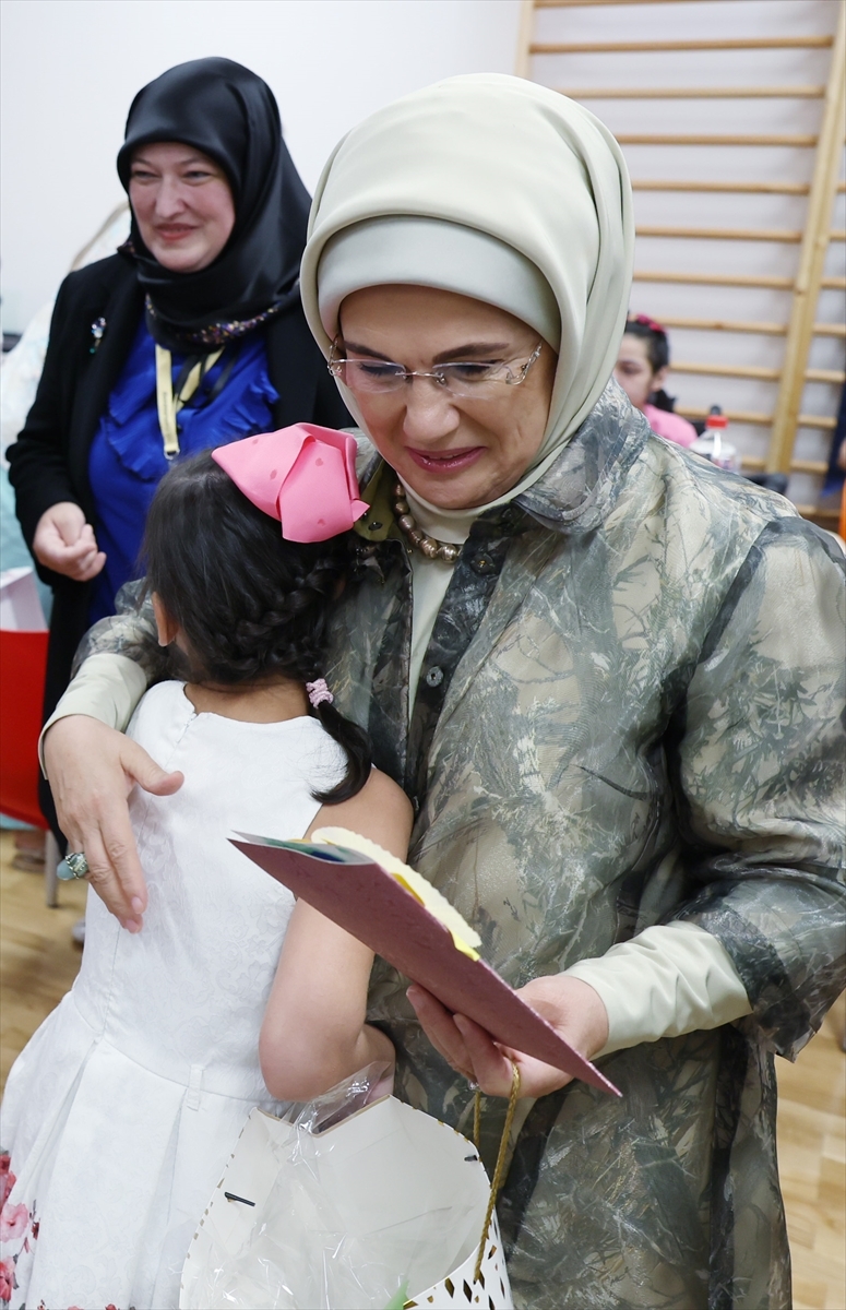 Emine Erdoğan, İnşaatı Tamamlanan Annelik Merkezi'ni Ziyaret Etti