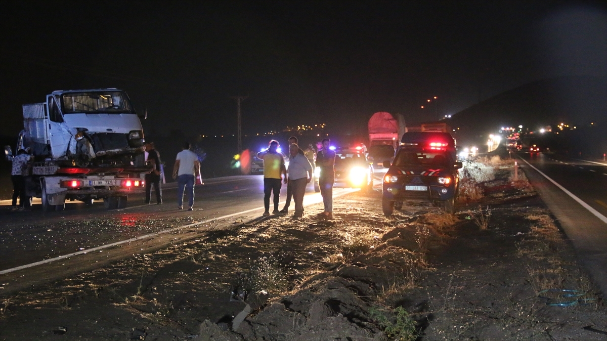 Otomobille Pikabın Çarpıştığı Kazada 6 Yaralı