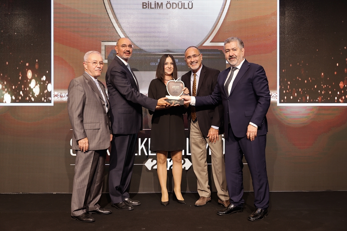 2022 Sabri Ülker Bilim Ödülü'nü Doç. Dr. Nilay Yapıcı Kazandı