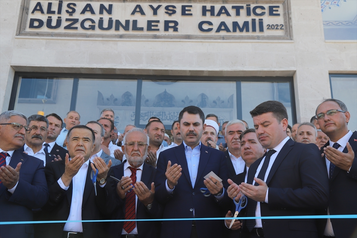 Bakan Kurum, Aksaray'da Cami Açılışı Yaptı, Esnafı Ziyaret Etti