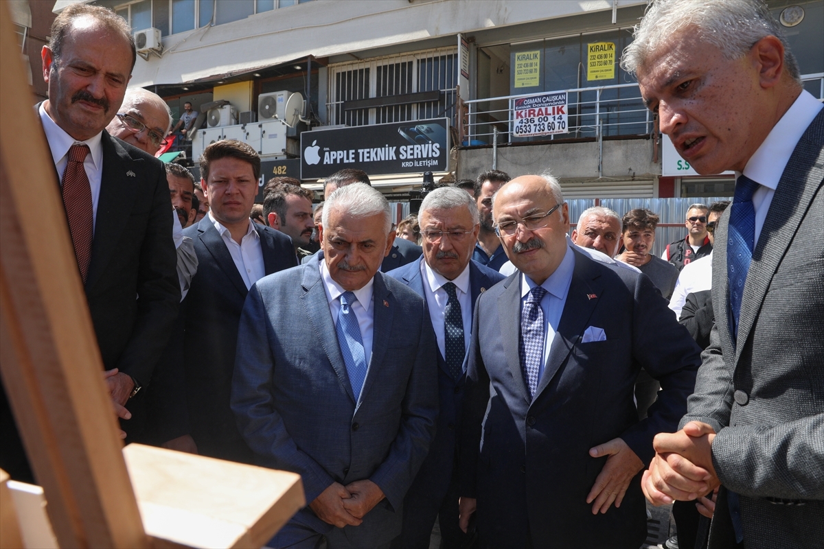 Binali Yıldırım, İzmir İktisat Kongresi Binasının İnşaatını İnceledi