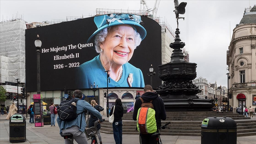 İngiliz Basını Manşetlerini Kraliçe Elizabeth'e Ayırdı
