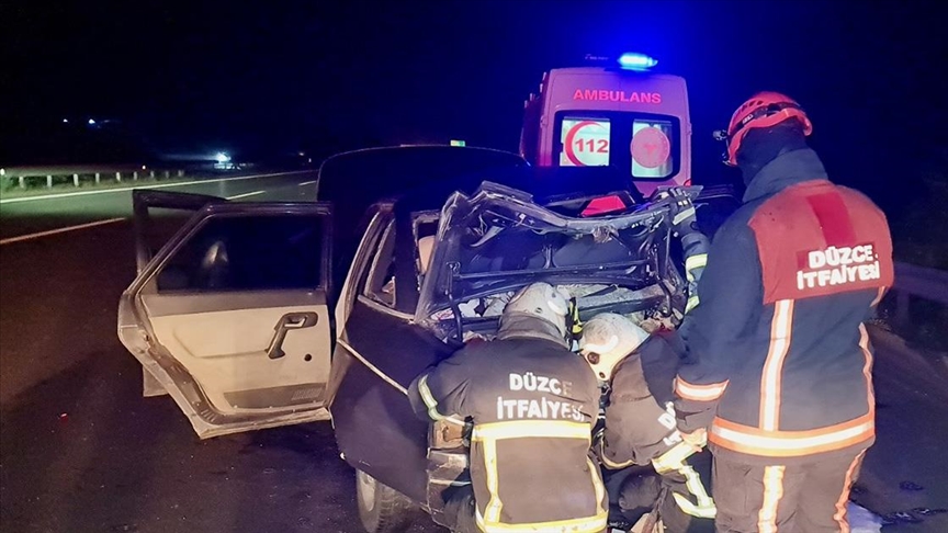Kırıkkale'de Otomobil Ve Hafif Ticari Aracın Çarpıştığı Kazada 9 Kişi Yaralandı