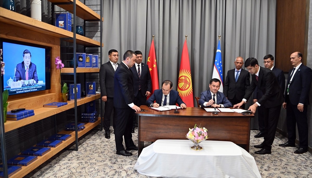 Çin-Kırgızistan-Özbekistan Demir Yolu İçin Anlaşma İmzalandı
