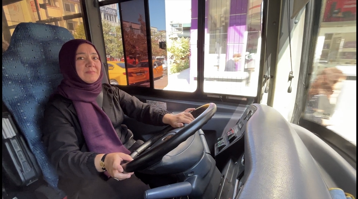 Kadın Otobüs Şoförü Eşiyle Vardiyalı Çalışıyor 