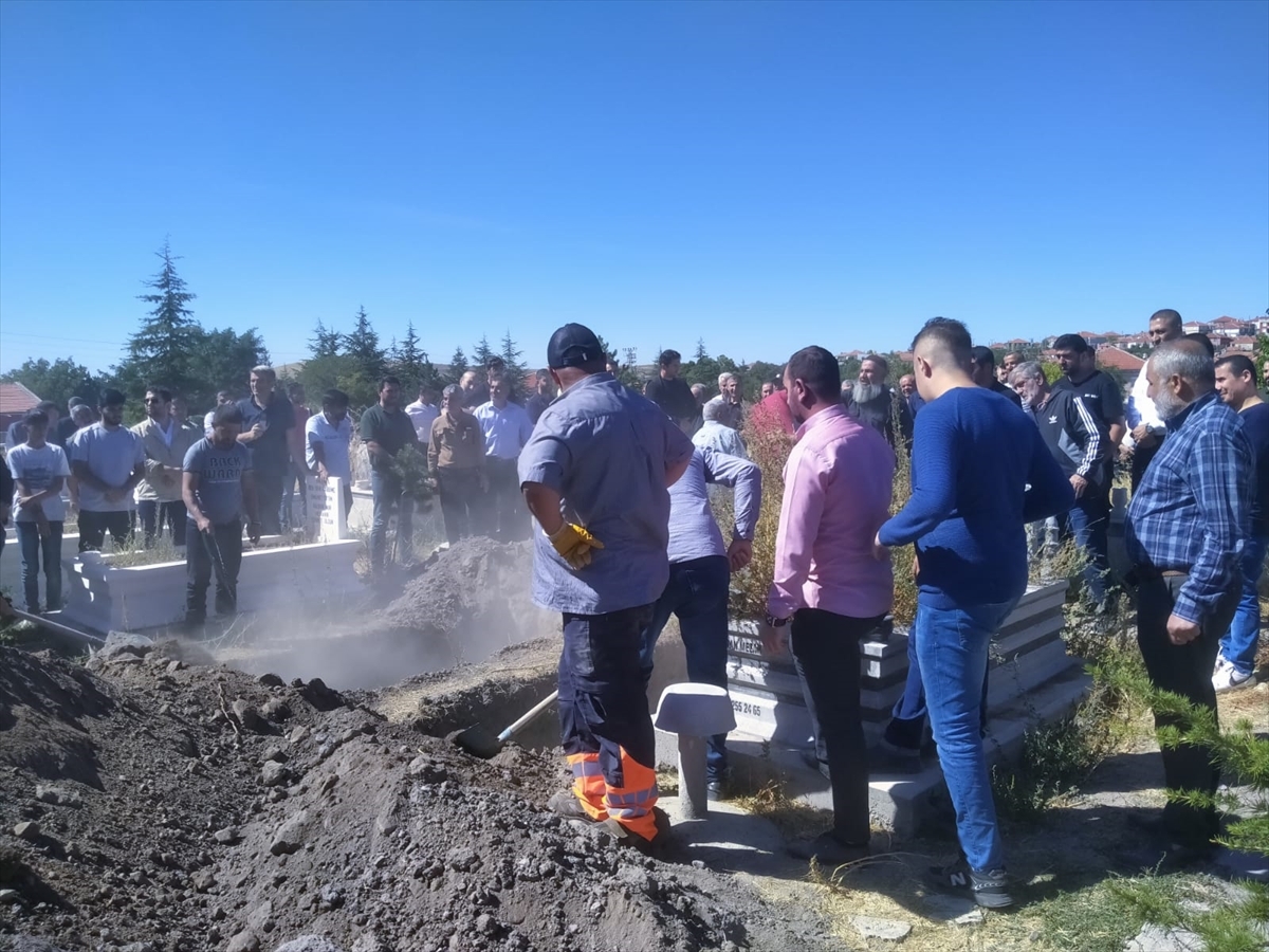 Nehirde Boğulan Baba Ve Oğlunun Cenazesi Toprağa Verildi