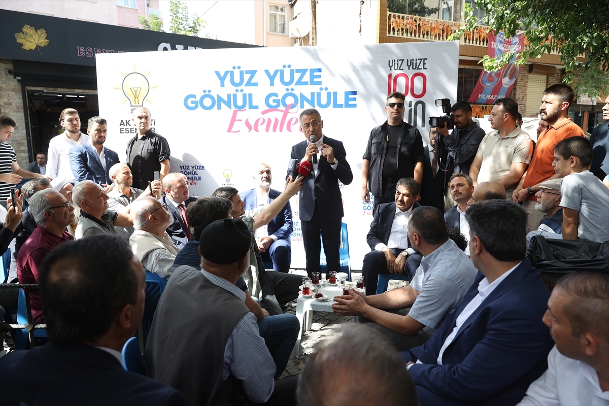 Cumhurbaşkanı Yardımcısı Oktay, Esenler'de Vatandaşlarla Bir Araya Geldi