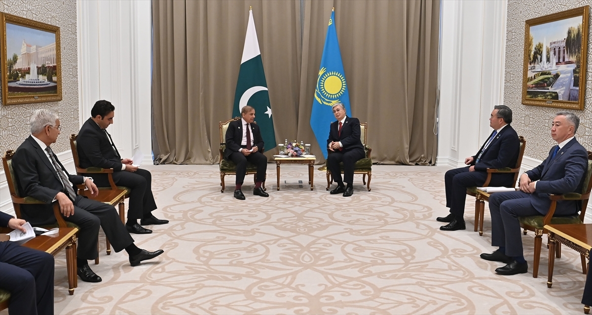 Kazakistan Cumhurbaşkanı Tokayev, Pakistan Başbakanı Şerif İle Görüştü