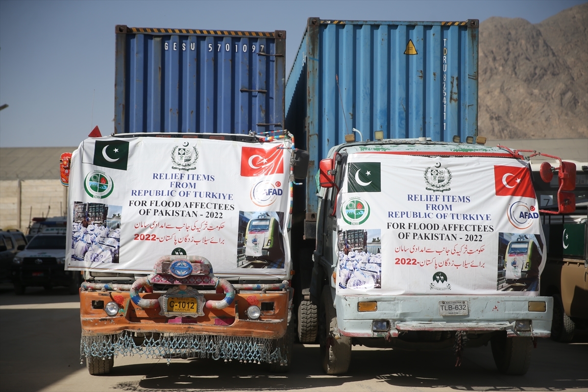 Türkiye’nin Birinci İyilik Trenindeki Yardım Malzemeleri Pakistan'a Teslim Edildi