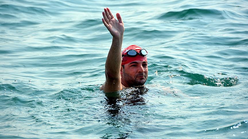 Yüzücü Alper Sunaçoğlu'ndan Gaziler Günü'nde Rekor Denemesi 