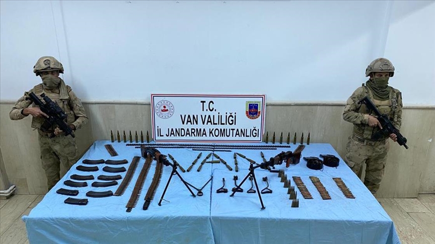 Van'da PKK'lı Teröristlere Ait Silah Ve Mühimmat Bulundu