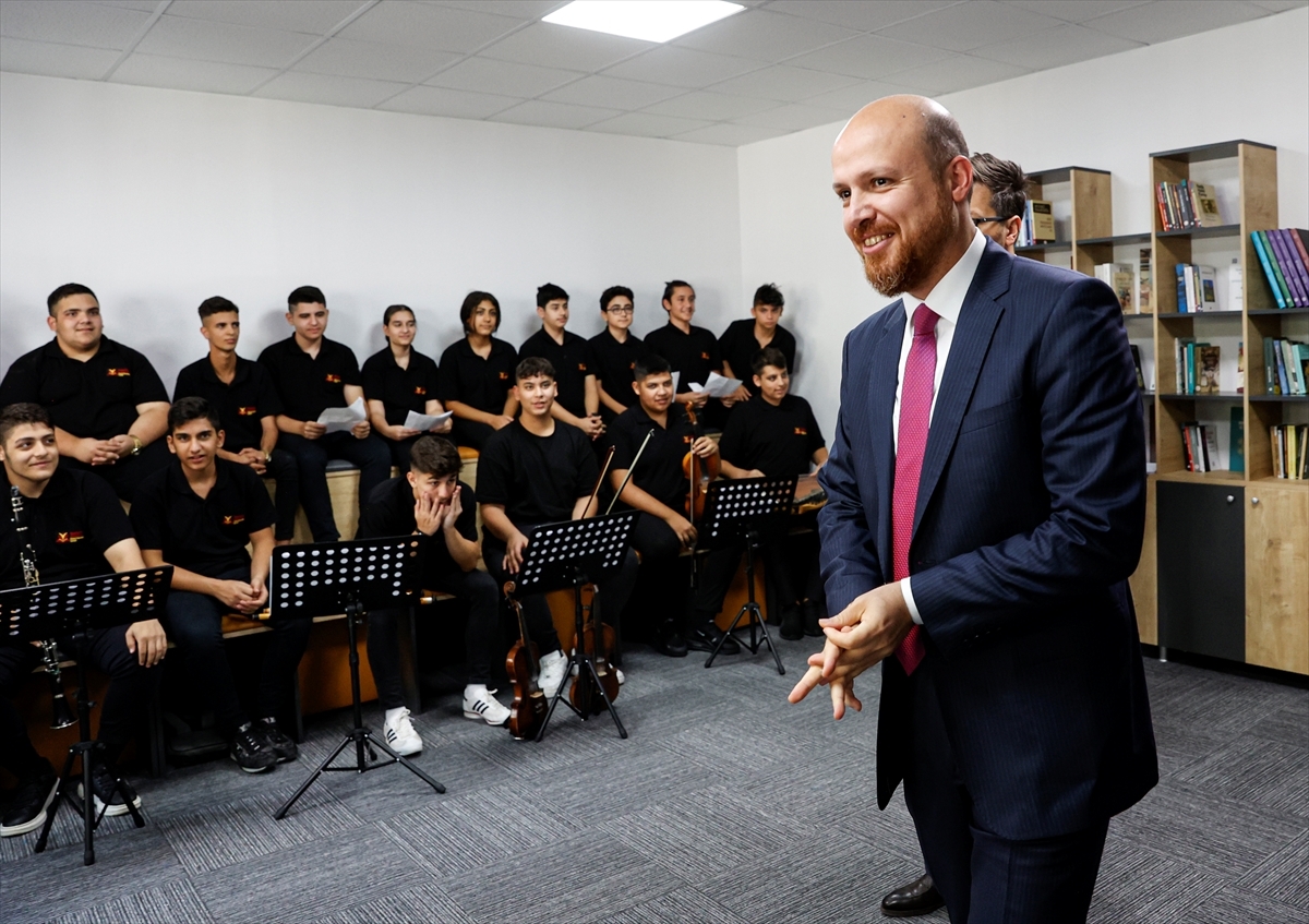 YETEV'den Güzel Sanatlar Lisesi Öğrencilerine Başarı Bursu Ve İhtiyaç Desteği