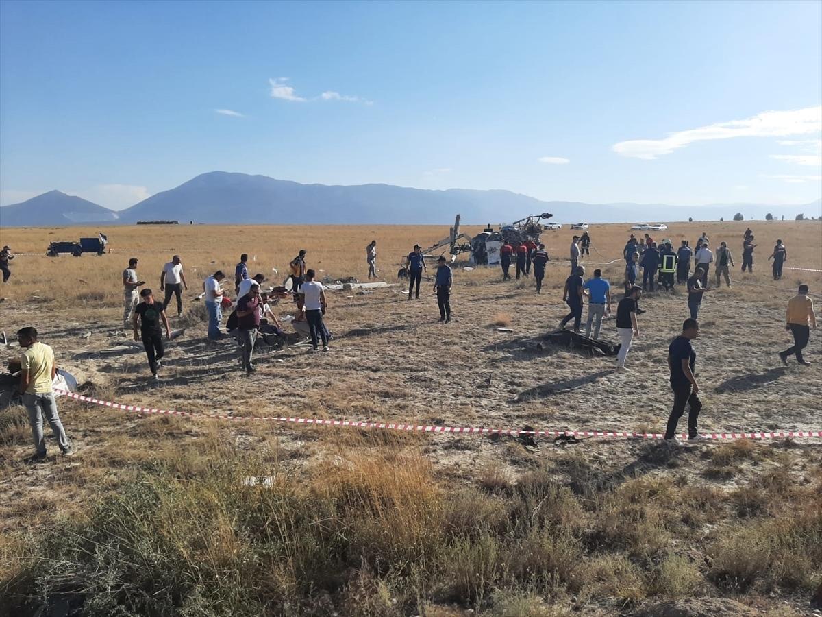 Denizli'de Yangın Söndürme Helikopteri Düştü