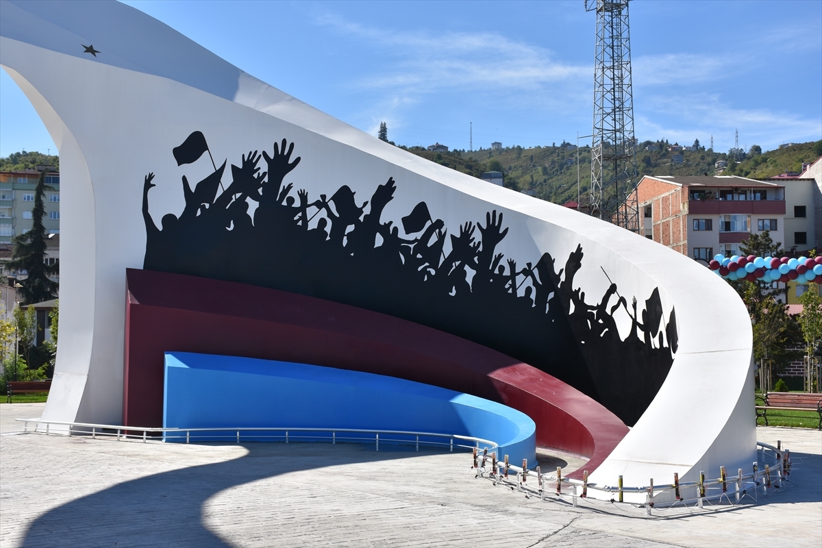 Trabzon'da Yapımı Tamamlanan Şampiyonluk Anıtı Açıldı