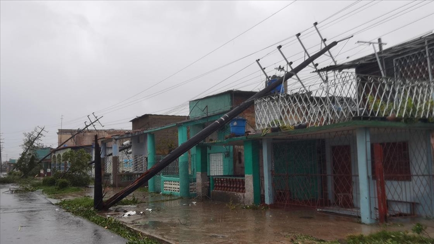 Küba'nın Tamamında Kasırga Sebebiyle Elektrikler Kesildi