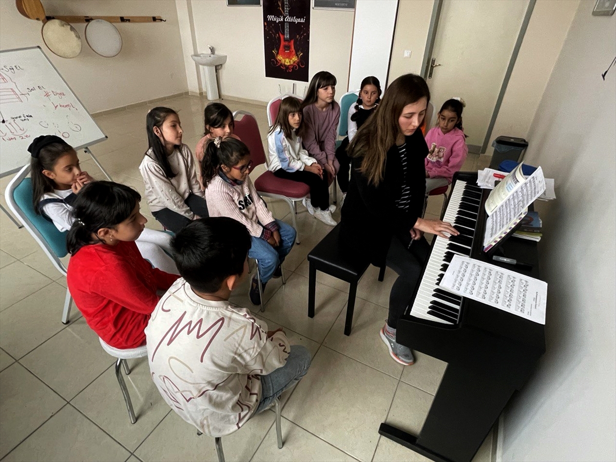 Sarıkamış'ta Açılan Kursta, Geleceğin Piyanistleri Yetişiyor