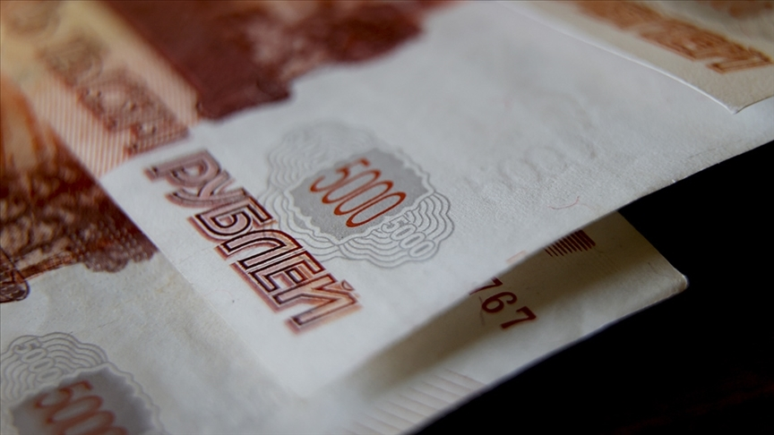 Rus Rublesi Dolar Ve Avro Karşısında Değer Kazanmaya Devam Ediyor