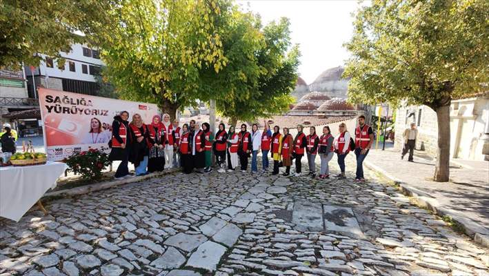 Karabük'te Türk Kızılay Üyeleri Sağlıklı Yaşama Dikkati Çekmek İçin Yürüdü