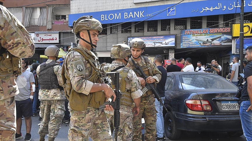 Lübnan'da Paralarını Çekemeyen Mudiler Yine Banka Bastı