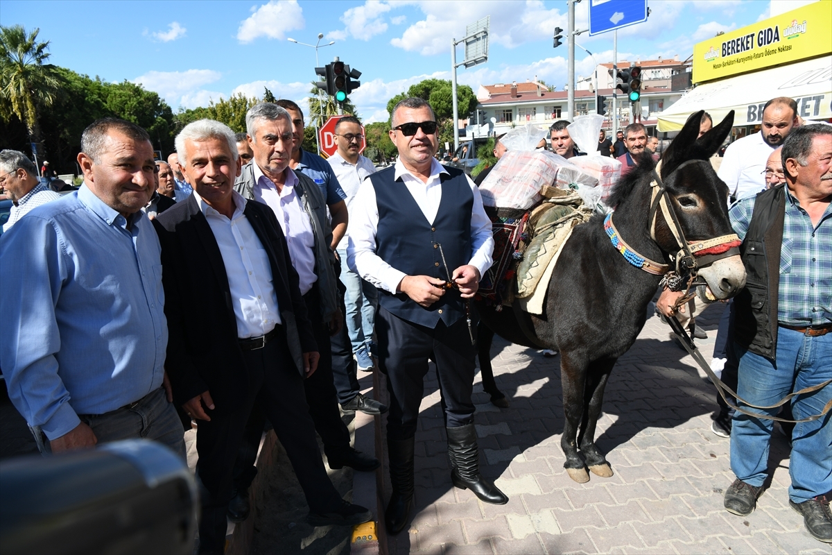 Katırla Getirdiği 1 Milyon 17 Bin Lirayı Belediye Başkanına Teslim Etti