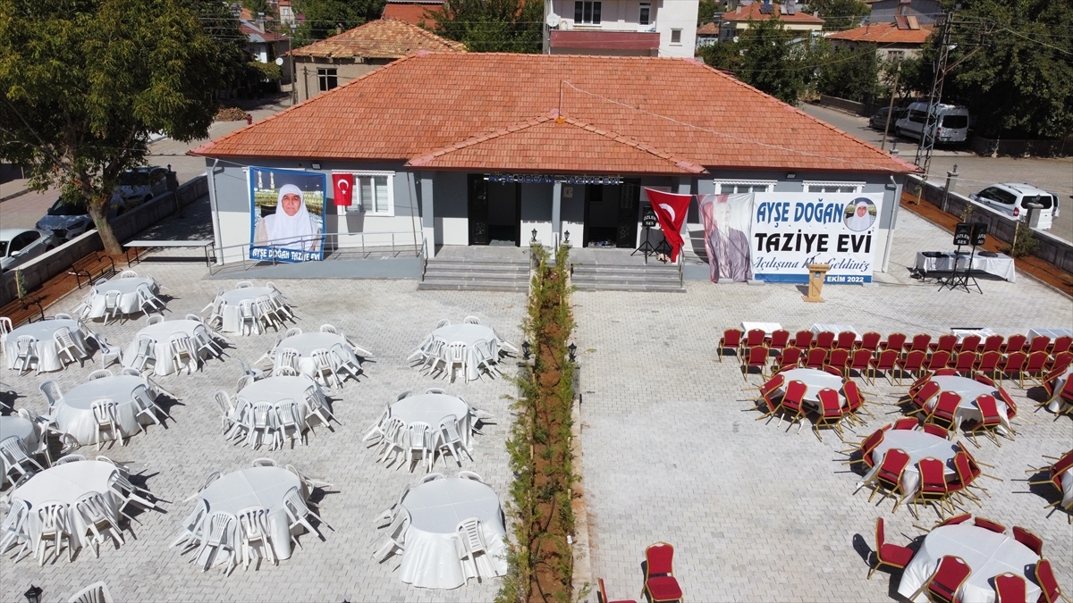 Şarkıcı Latif Doğan, Malatya'da Annesi Adına Taziye Evi Yaptırdı