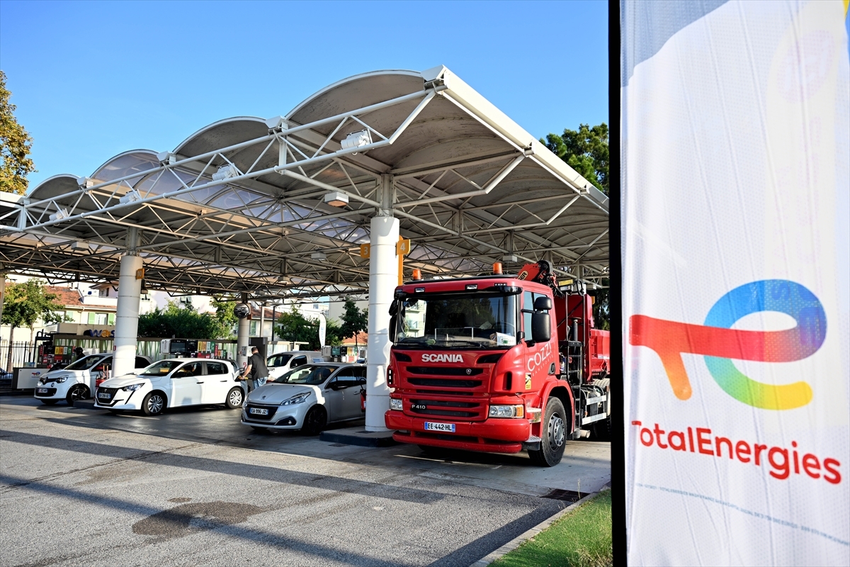 Fransa'da Benzin İstasyonlarındaki Akaryakıt Tedarik Sıkıntısı Devam Ediyor