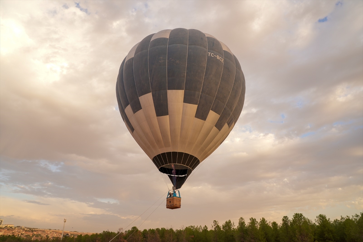 Kapadokya'nın Simgesi Balonlar Diyarbakır'da Dicle Vadisi'nde Yükseldi 