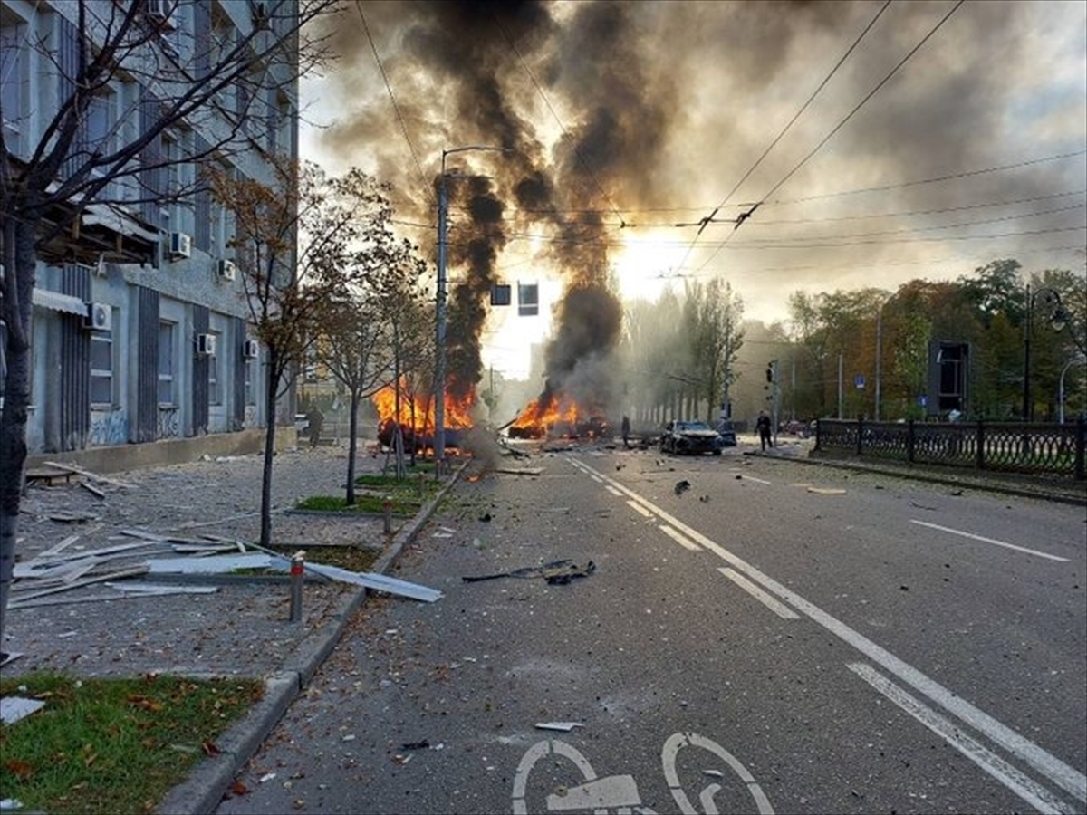 Kiev Belediye Başkanı Kliçko, Kent Merkezinde Patlamaların Meydana Geldiğini Duyurdu