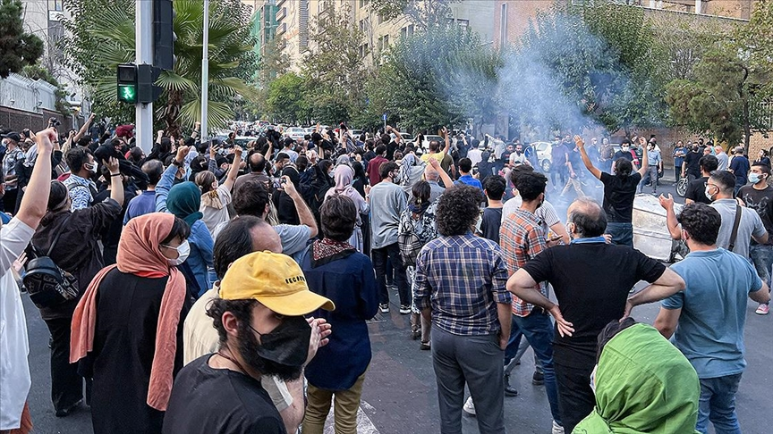 İran'daki Protestolarda Gözaltına Alınan 1700 Kişi Serbest Bırakıldı