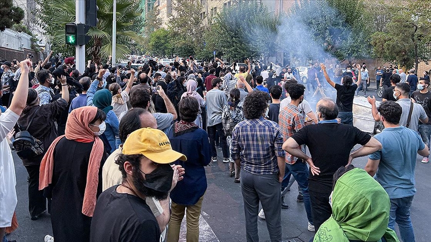 9 Soruda İran'daki Mahsa Emini Gösterileri