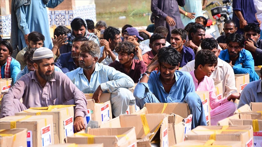AFAD, Pakistan'a 7 Bin 500 Tonun Üzerinde İnsani Yardım Malzemesi Gönderdi