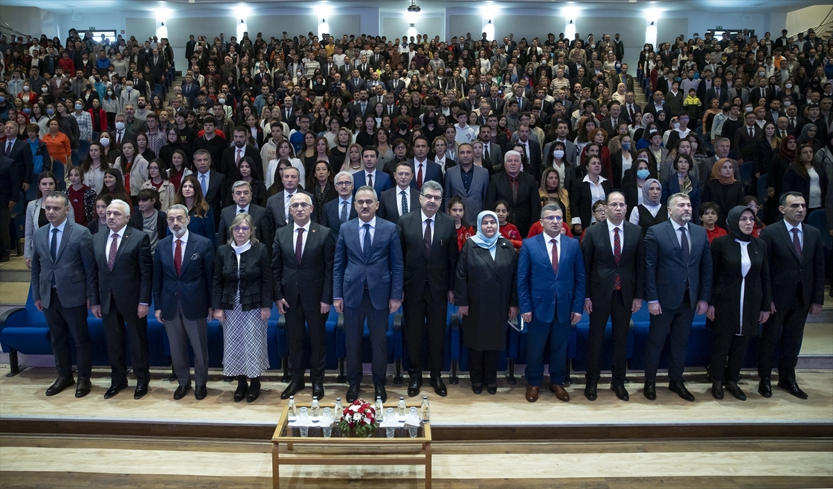 Bakan Özer, Öğrenci/Öğretmen Destek Sistemi'nin Hayata Geçtiğini Bildirdi