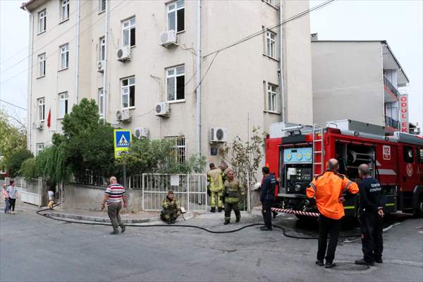 İzmir'de Aile Sağlığı Merkezinde Çıkan Yangın İtfaiye Ekiplerince Söndürüldü