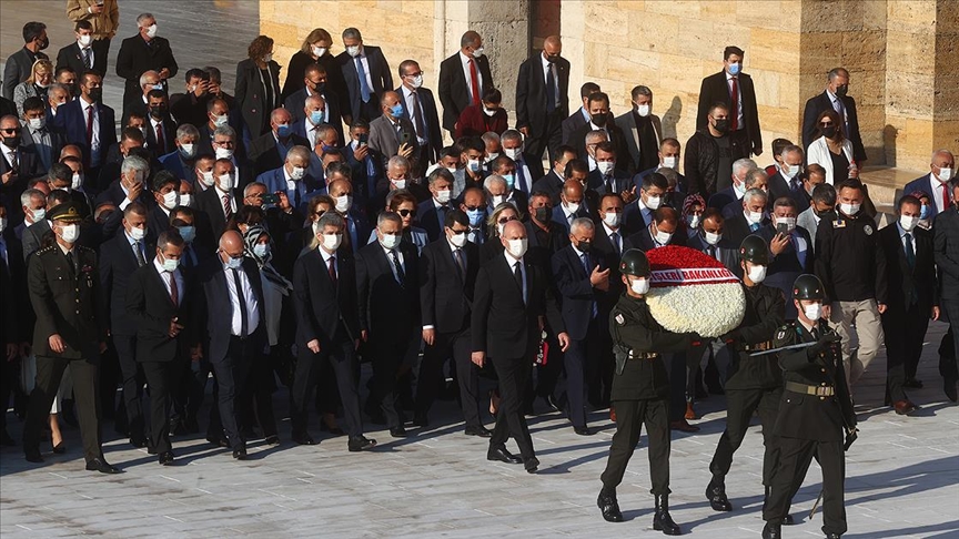 İçişleri Bakanı Soylu Ve Beraberindekiler, Anıtkabir'i Ziyaret Etti