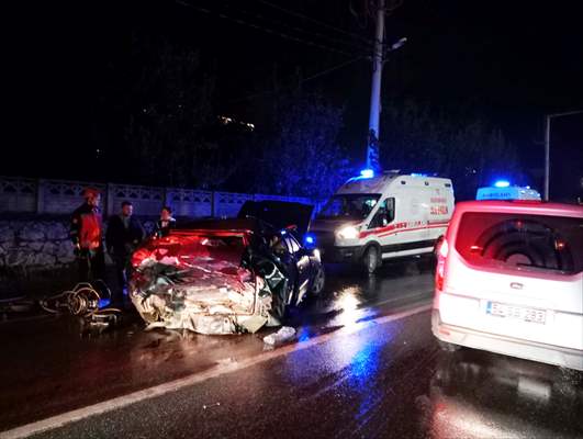 Sakarya'da 3 Otomobilin Karıştığı Kazada 4 Kişi Yaralandı