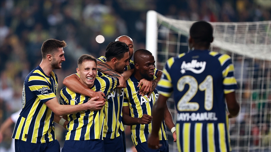 Fenerbahçe, Süper Lig'de Yarın Medipol Başakşehir'i Ağırlayacak