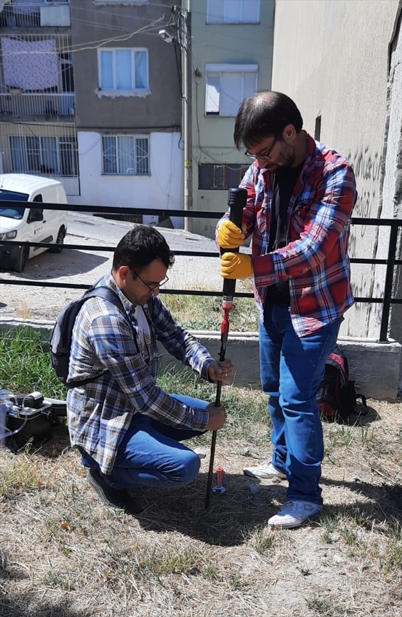 İzmir'de fay hatlarının tespiti için topraktaki gaz ölçülecek