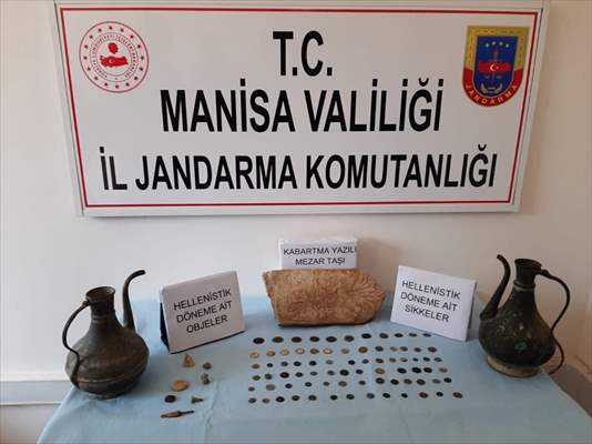 Manisa'da 77 Sikke İle Tarihi Eser Niteliğindeki Parçalar Ele Geçirildi